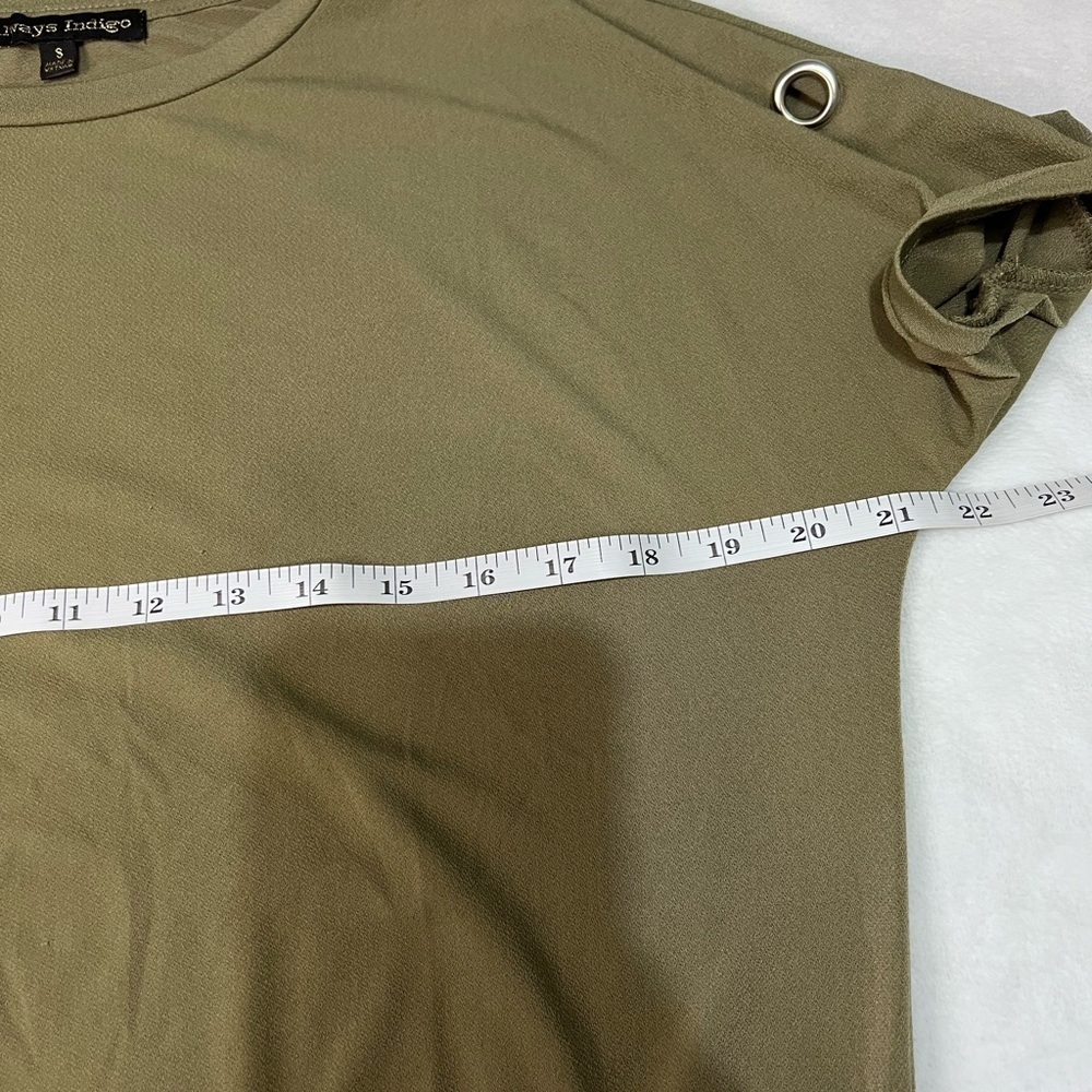 Women’s Size Small ~ Short Sleeve Blouse **Perfect for All Seasons** - Picture 7 of 7